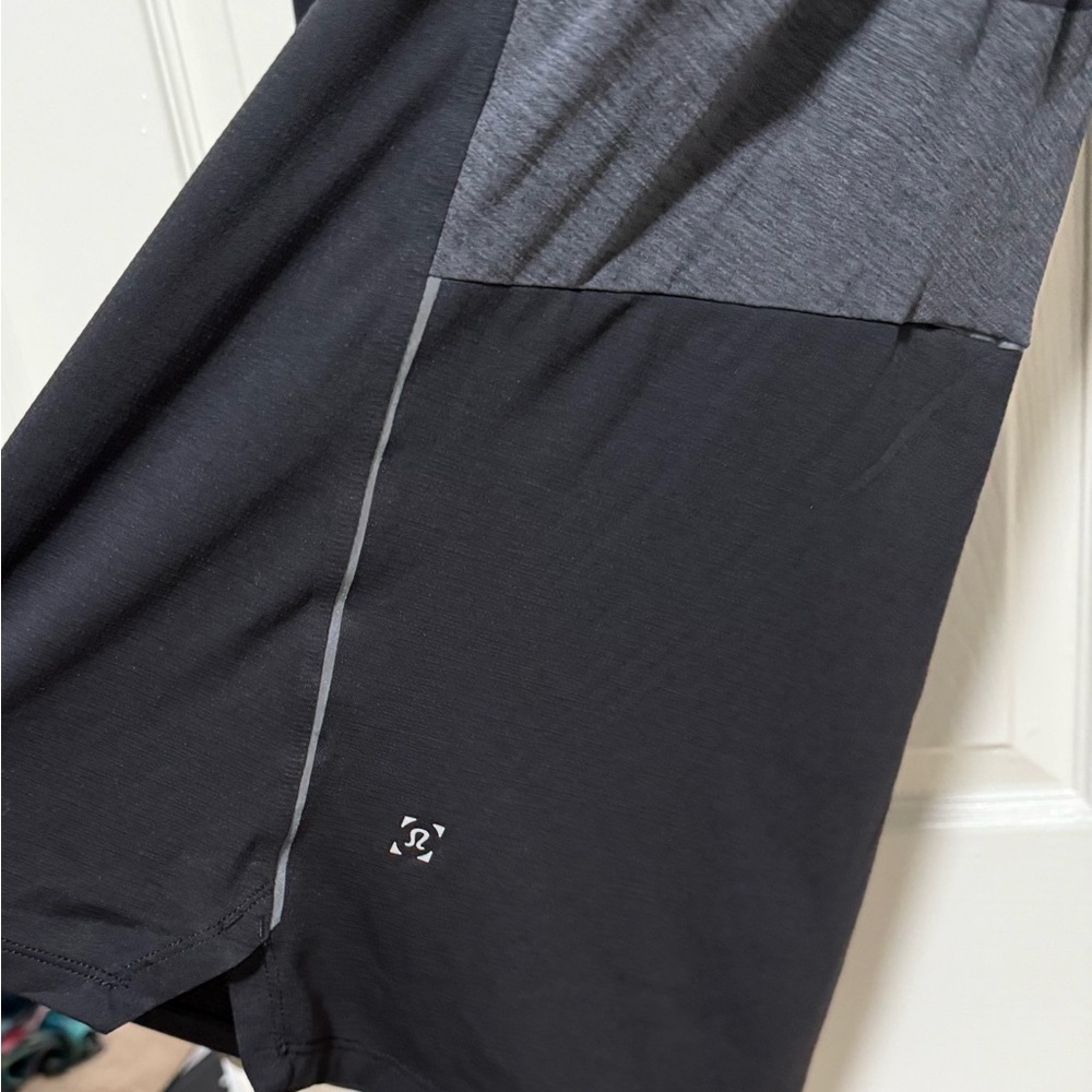 Lululemon Men's Black Long Sleeve Shirt - Picture 4 of 10